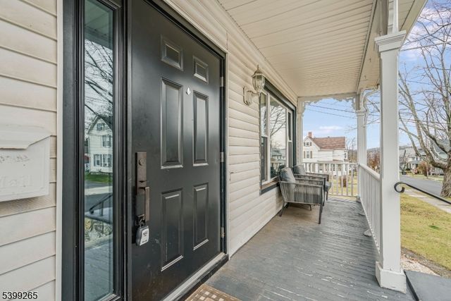 3 Townsend St, Newton Town, NJ 07860