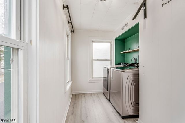 3 Townsend St, Newton Town, NJ 07860