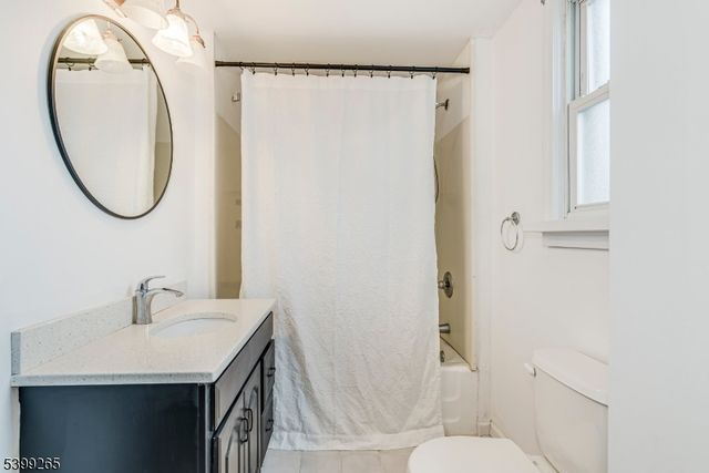 3 Townsend St, Newton Town, NJ 07860