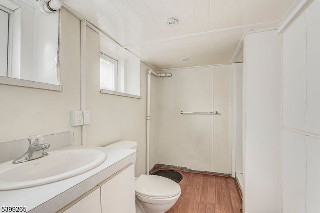 3 Townsend St, Newton Town, NJ 07860