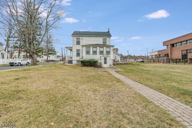 3 Townsend St, Newton Town, NJ 07860