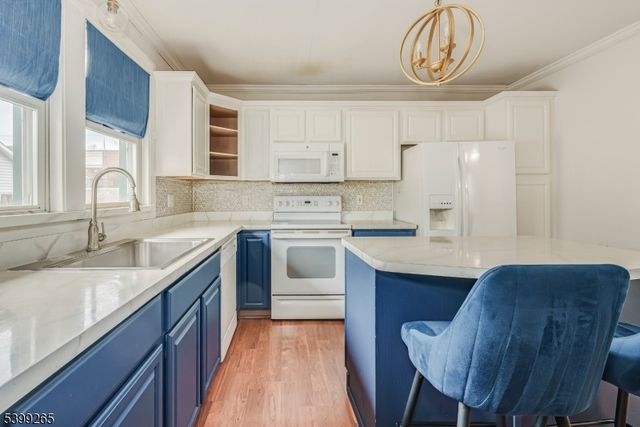 3 Townsend St, Newton Town, NJ 07860