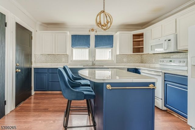 3 Townsend St, Newton Town, NJ 07860