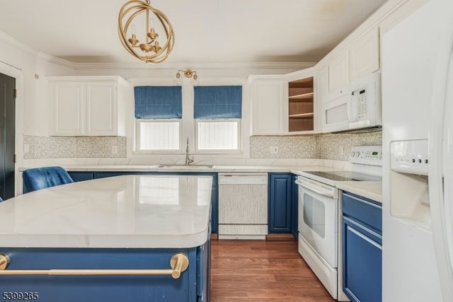 3 Townsend St, Newton Town, NJ 07860