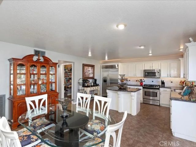 825 Derby, Corona, CA 92882