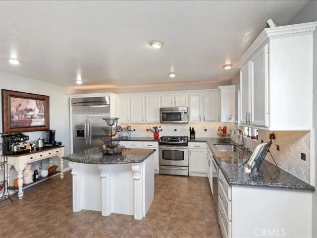 825 Derby, Corona, CA 92882