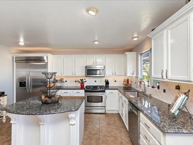 825 Derby, Corona, CA 92882
