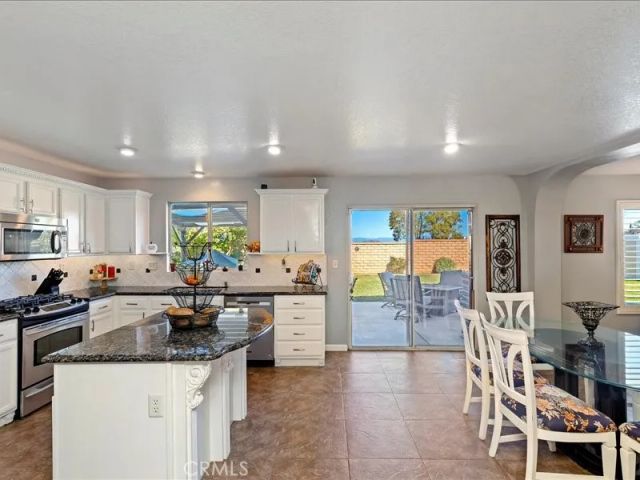 825 Derby, Corona, CA 92882