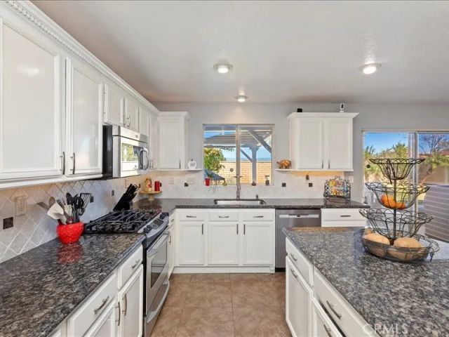 825 Derby, Corona, CA 92882