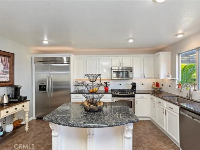 825 Derby, Corona, CA 92882