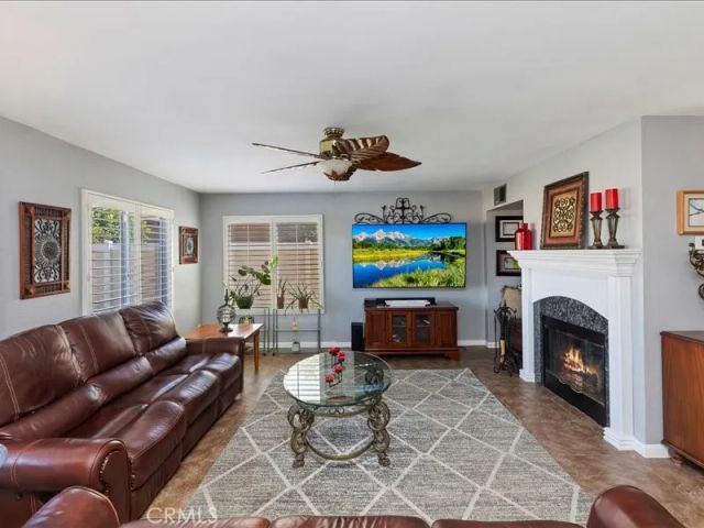 825 Derby, Corona, CA 92882