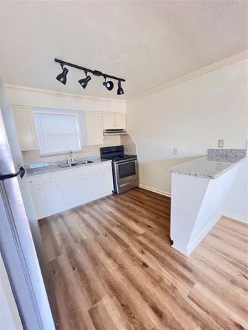 911 Byrne Street 4, Houston, TX 77009