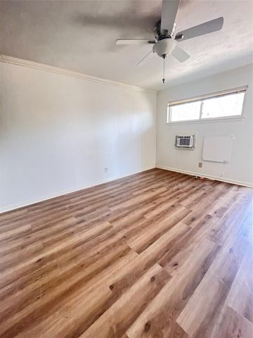 911 Byrne Street 4, Houston, TX 77009