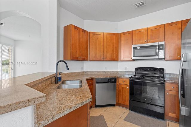 10012 NW 7th St 214, Miami, FL 33172