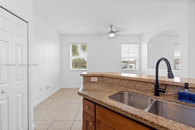 10012 NW 7th St 214, Miami, FL 33172