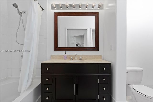 10012 NW 7th St 214, Miami, FL 33172