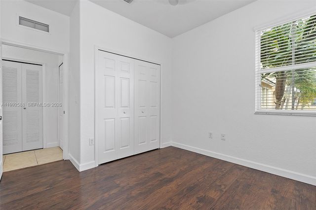 10012 NW 7th St 214, Miami, FL 33172