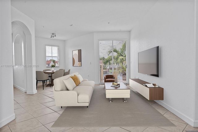 10012 NW 7th St 214, Miami, FL 33172