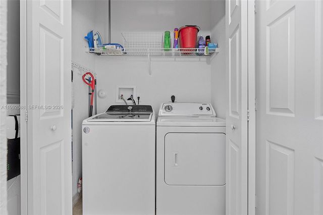 10012 NW 7th St 214, Miami, FL 33172