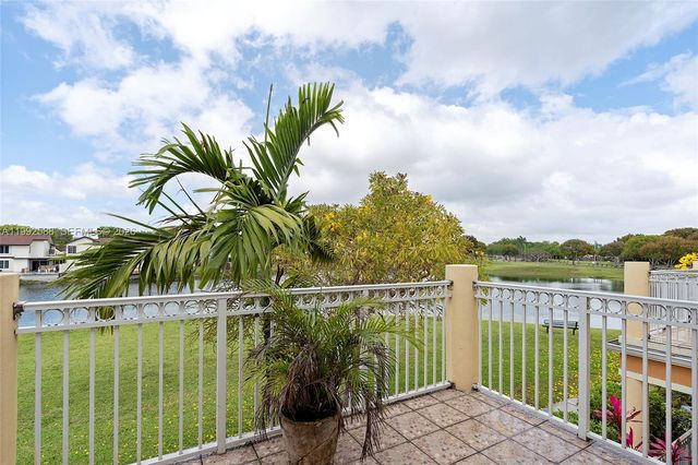 10012 NW 7th St 214, Miami, FL 33172