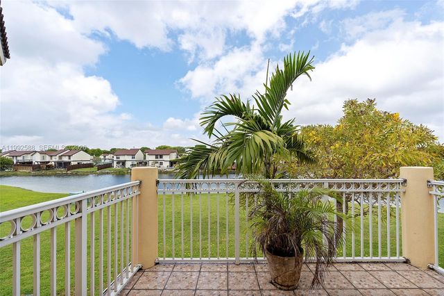 10012 NW 7th St 214, Miami, FL 33172