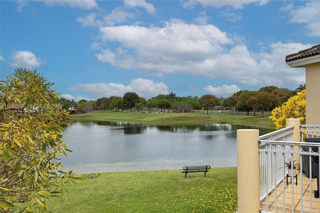 10012 NW 7th St 214, Miami, FL 33172