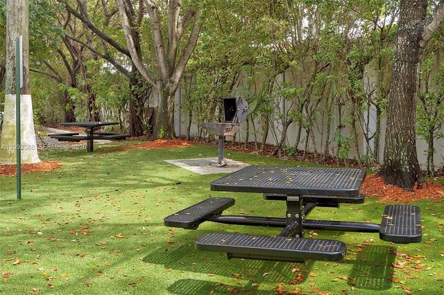 10012 NW 7th St 214, Miami, FL 33172