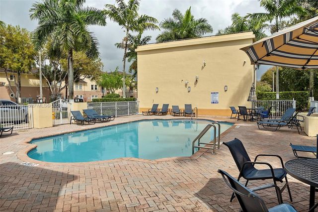 10012 NW 7th St 214, Miami, FL 33172