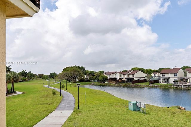 10012 NW 7th St 214, Miami, FL 33172