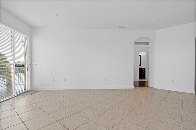 10012 NW 7th St 214, Miami, FL 33172