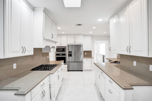 26 Cayuga Road, Sea Ranch Lakes, FL 33308