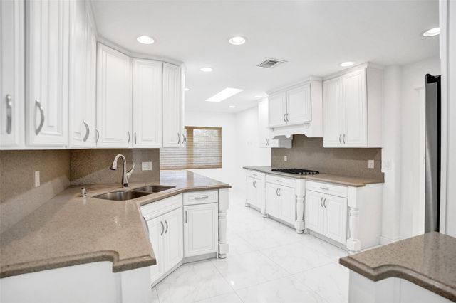 26 Cayuga Road, Sea Ranch Lakes, FL 33308