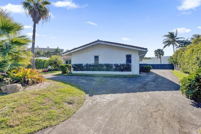 26 Cayuga Road, Sea Ranch Lakes, FL 33308