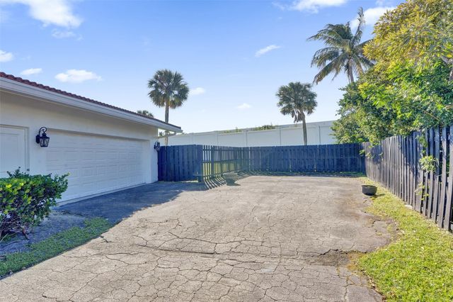 26 Cayuga Road, Sea Ranch Lakes, FL 33308