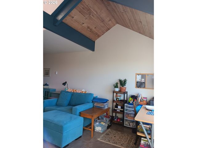 1000 Se BAY Blvd J-427, Newport, OR 97365