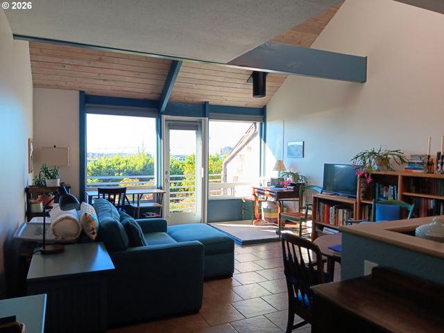 1000 Se BAY Blvd J-427, Newport, OR 97365