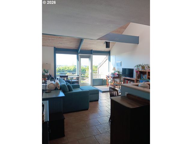 1000 Se BAY Blvd J-427, Newport, OR 97365