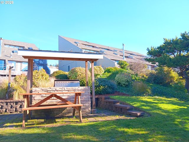 1000 Se BAY Blvd J-427, Newport, OR 97365