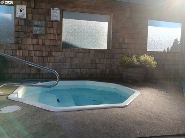 1000 Se BAY Blvd J-427, Newport, OR 97365