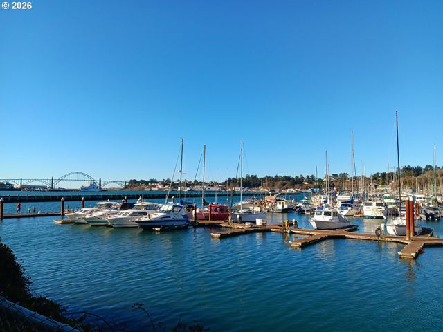 1000 Se BAY Blvd J-427, Newport, OR 97365