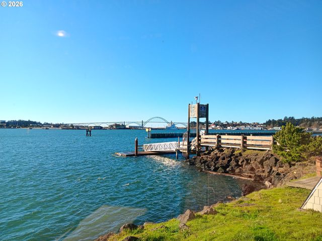 1000 Se BAY Blvd J-427, Newport, OR 97365