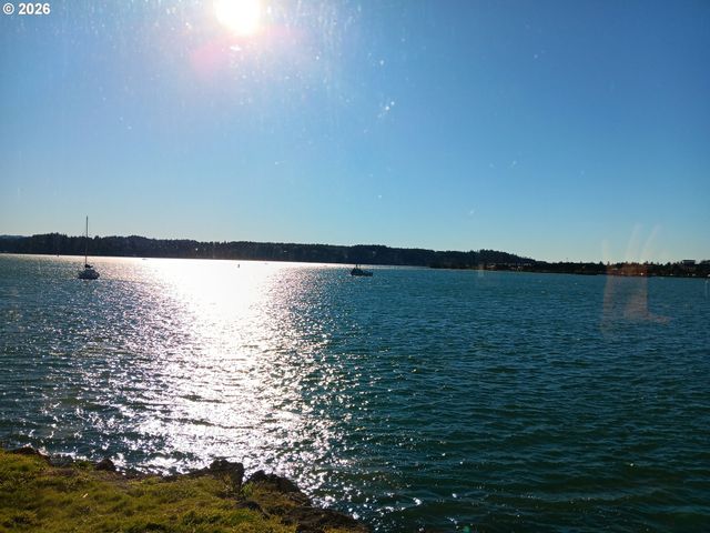 1000 Se BAY Blvd J-427, Newport, OR 97365