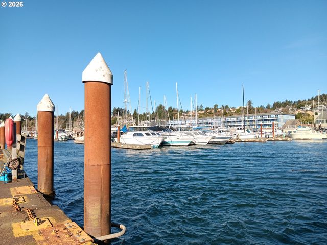 1000 Se BAY Blvd J-427, Newport, OR 97365