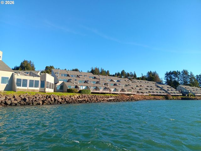 1000 Se BAY Blvd J-427, Newport, OR 97365