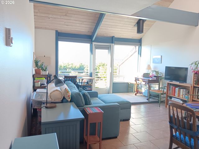 1000 Se BAY Blvd J-427, Newport, OR 97365