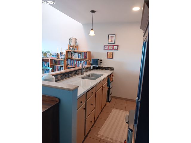 1000 Se BAY Blvd J-427, Newport, OR 97365