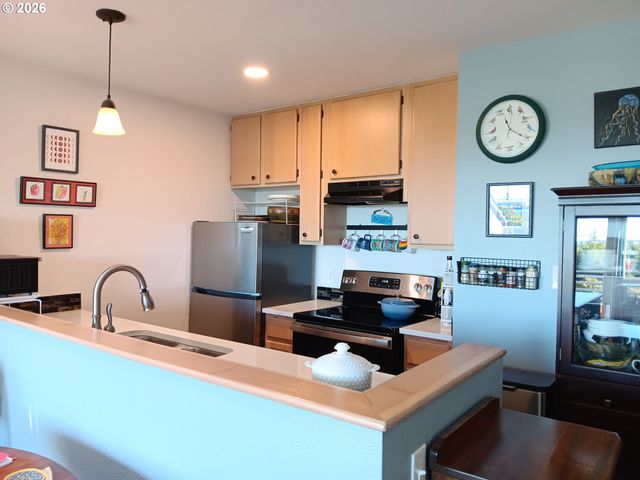 1000 Se BAY Blvd J-427, Newport, OR 97365