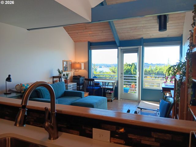 1000 Se BAY Blvd J-427, Newport, OR 97365