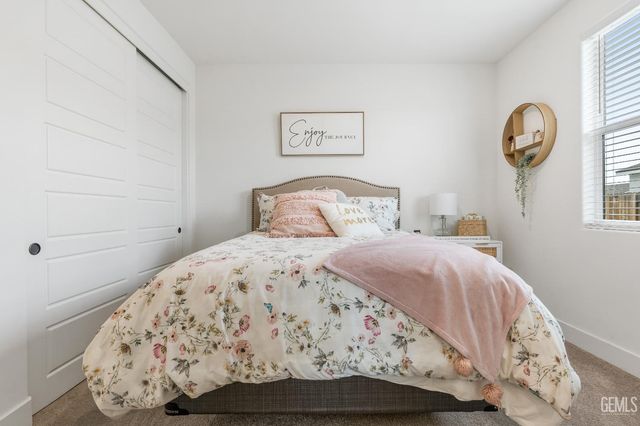 6009 Marconi Avenue, Bakersfield, CA 93313