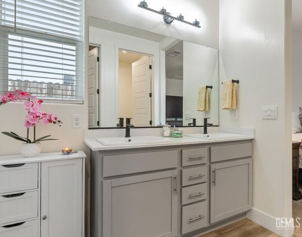 6009 Marconi Avenue, Bakersfield, CA 93313